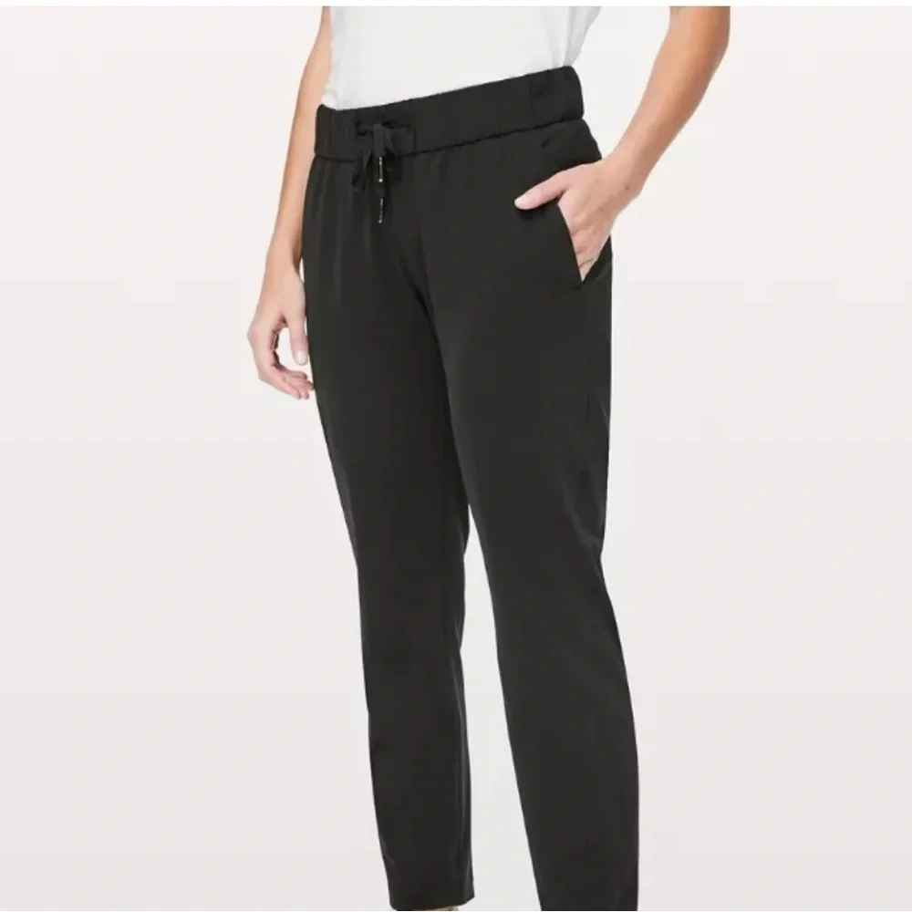 Lululemon On the‎ Fly 7/8 black pants. Women’s size 2